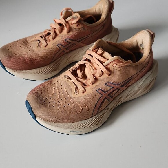 ASICS | Women's NOVABLAST 4 Running Shoes Sneakers Faded Orange Sz 6 - Picture 2 of 7
